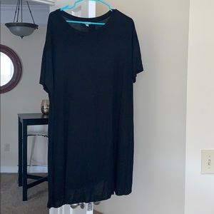 Breezy black t-shirt dress by Silence + Noise